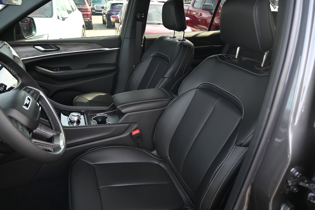 New 2025 Jeep Grand Cherokee L Limited SUV