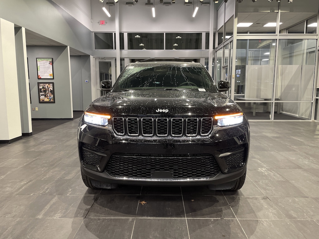 New 2025 Jeep Grand Cherokee Laredo X SUV