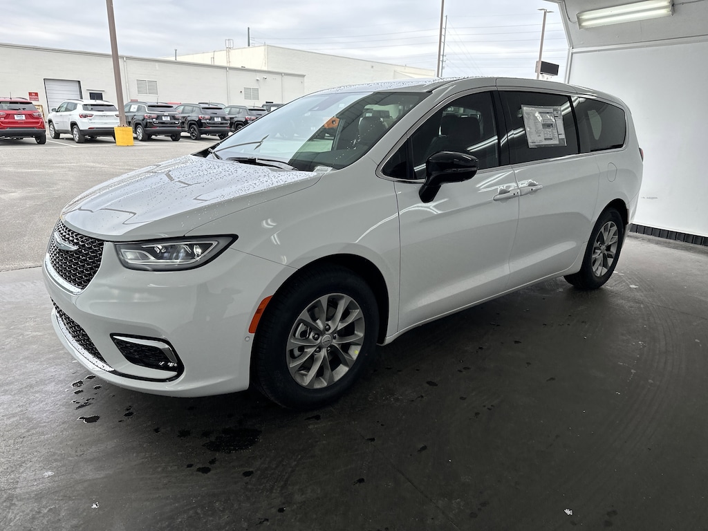 New 2026 Chrysler Pacifica Limited Minivan