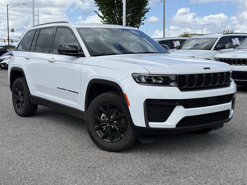 New 2026 Jeep Grand Cherokee Laredo Altitude SUV