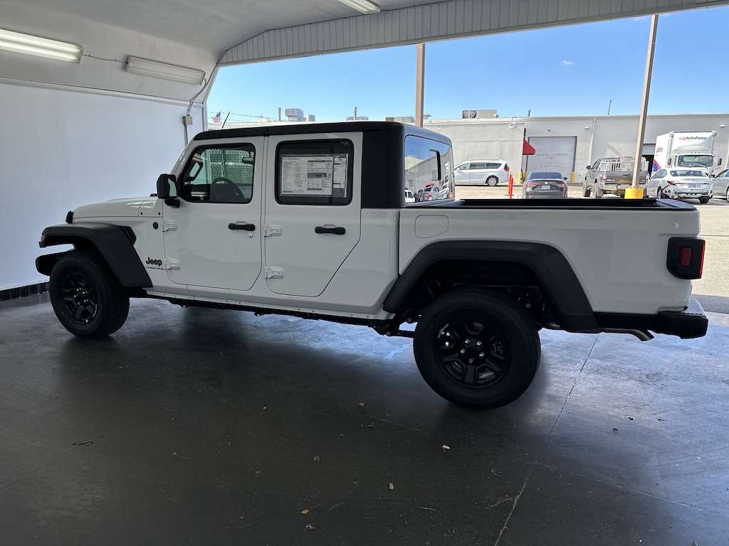 New 2025 Jeep Gladiator Sport Pickup