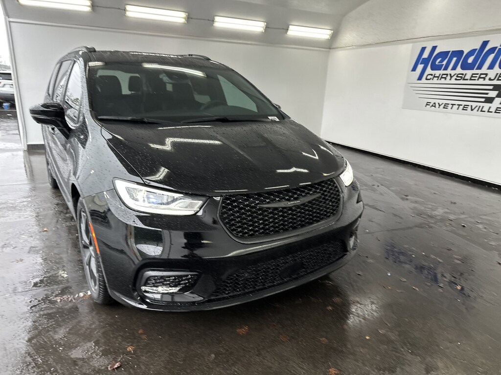 New 2026 Chrysler Pacifica Select Minivan