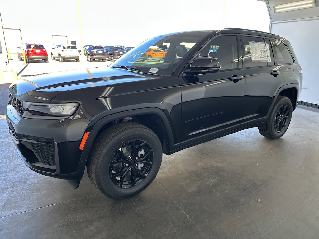 New 2026 Jeep Grand Cherokee Laredo Altitude SUV