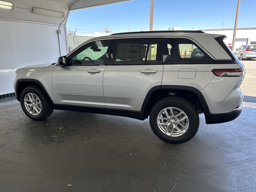 New 2026 Jeep Grand Cherokee Laredo SUV