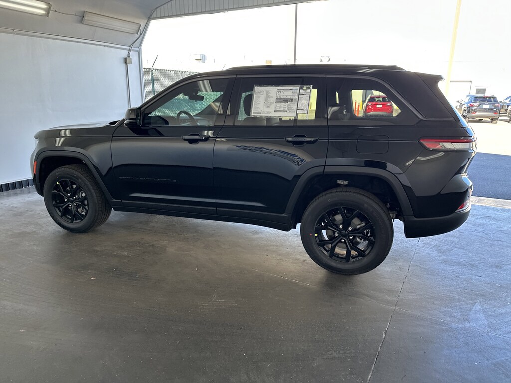 New 2026 Jeep Grand Cherokee Laredo Altitude SUV
