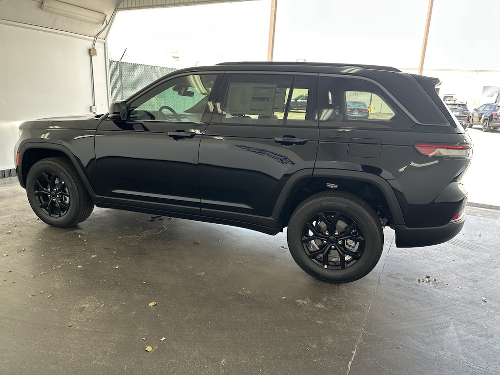 New 2026 Jeep Grand Cherokee Laredo Altitude SUV