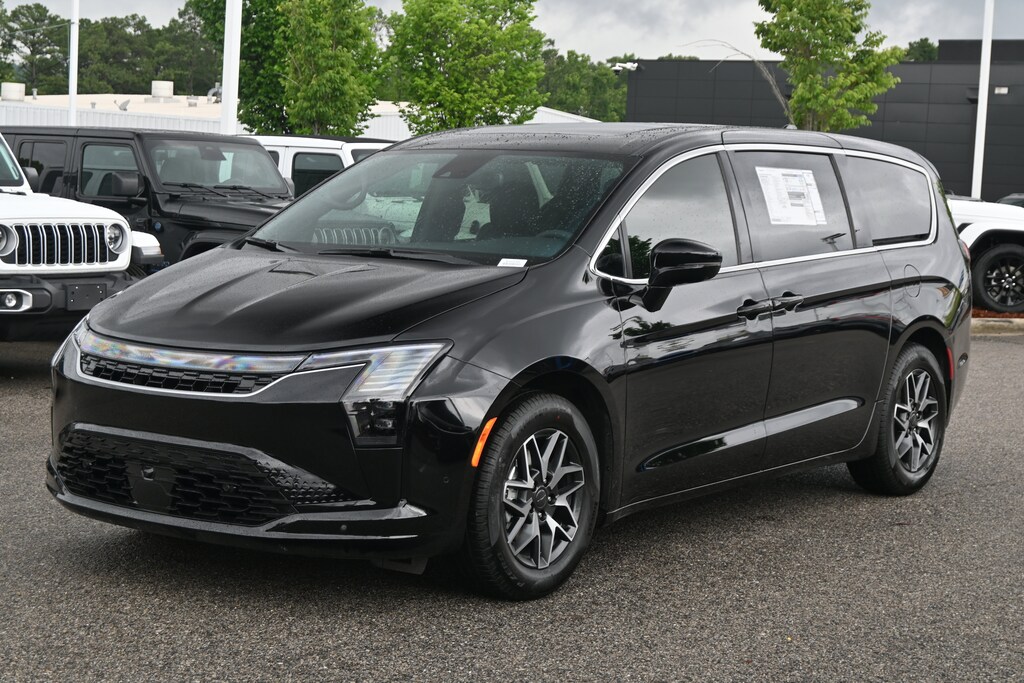 New 2027 Chrysler Pacifica Limited Minivan