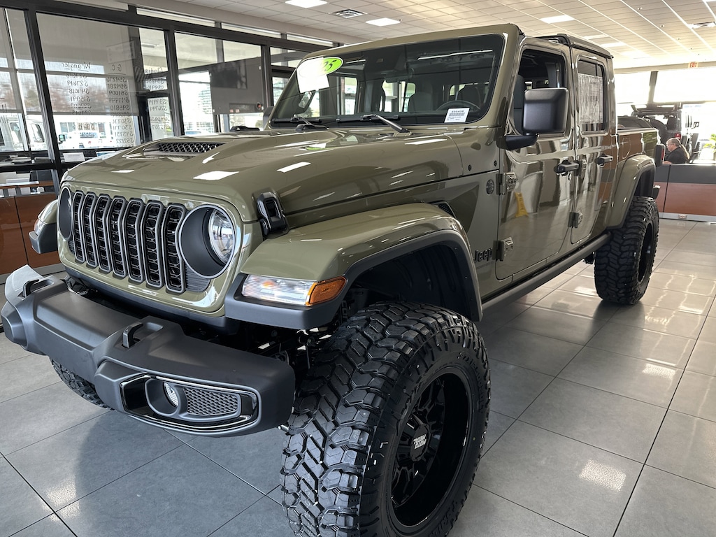 New 2025 Jeep Gladiator Sport S Pickup