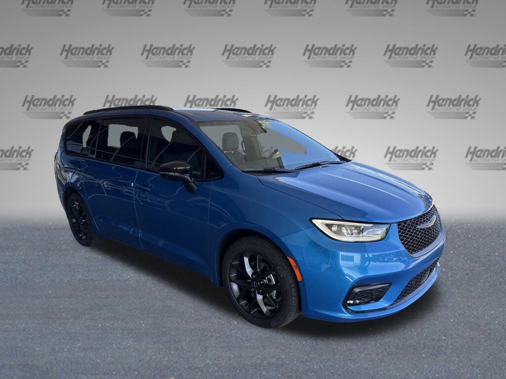 New 2026 Chrysler Pacifica Select Minivan