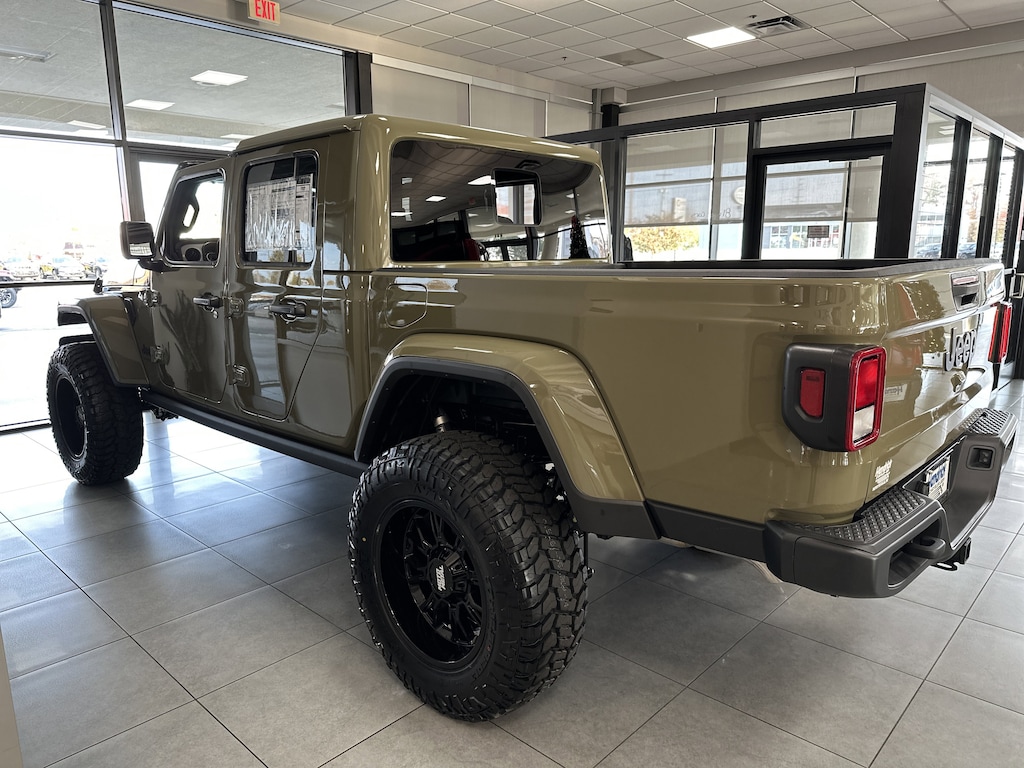 New 2025 Jeep Gladiator Sport S Pickup