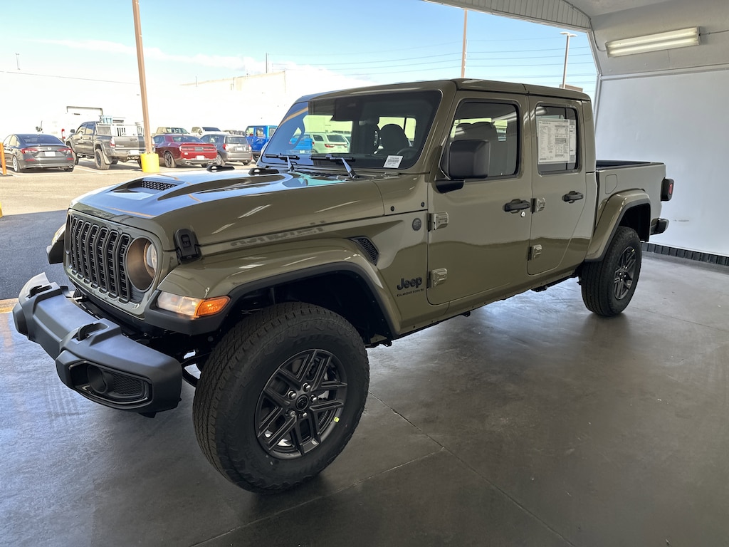 New 2026 Jeep Gladiator Sport S Pickup