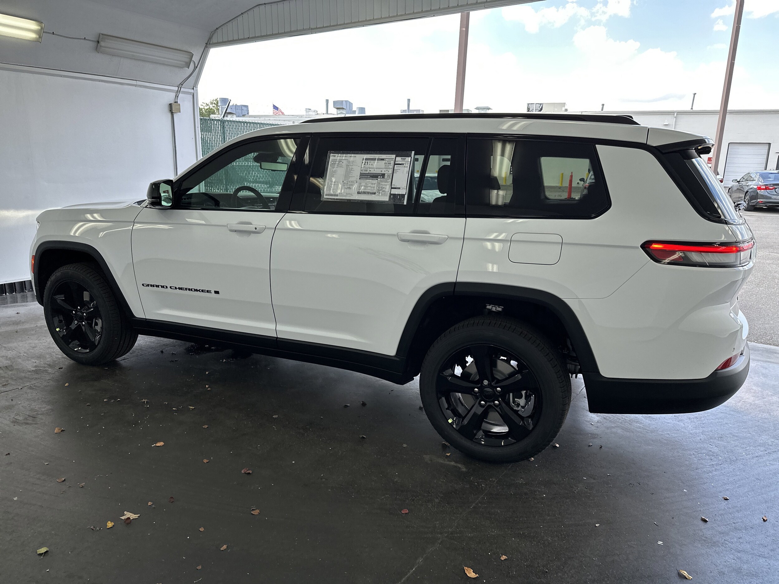 2025 Jeep Grand Cherokee Limited photo 3