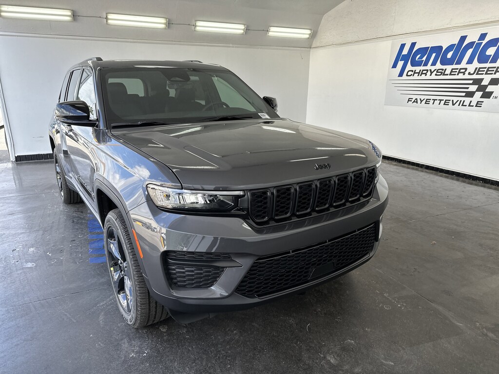 New 2025 Jeep Grand Cherokee Laredo SUV