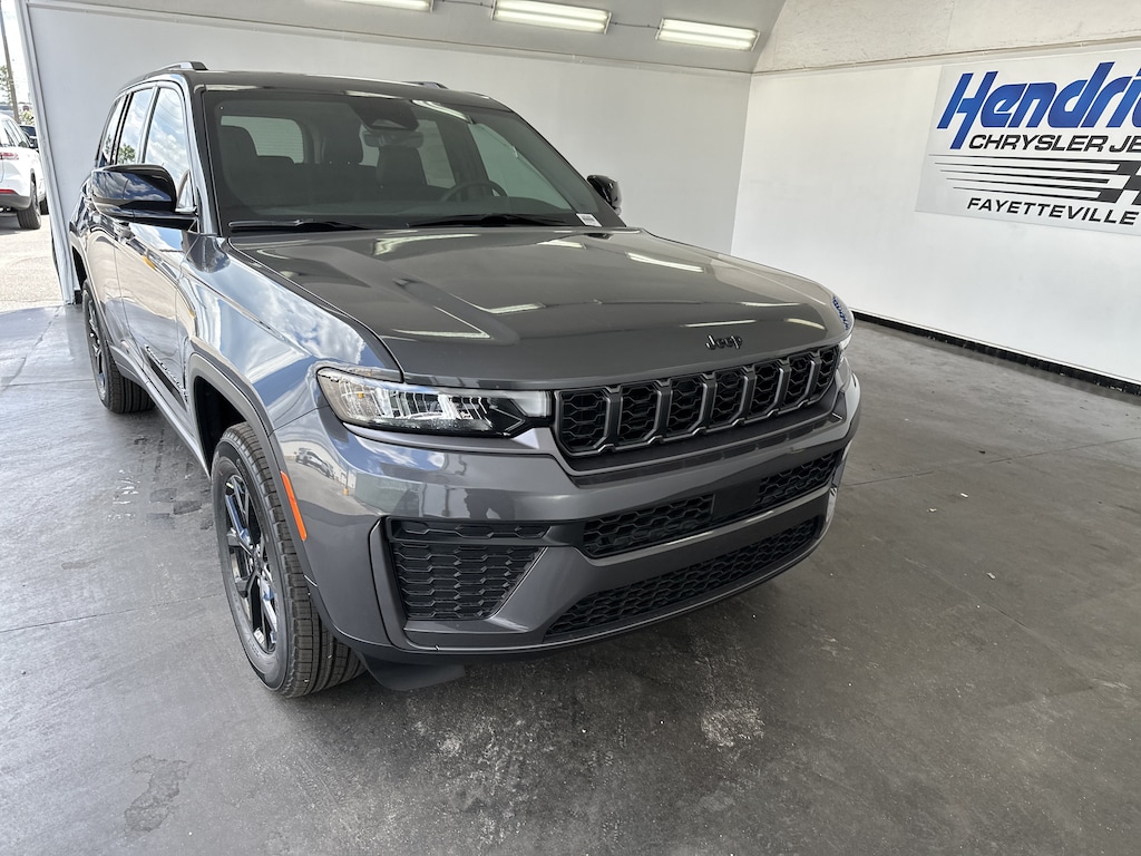 New 2026 Jeep Grand Cherokee Laredo Altitude SUV