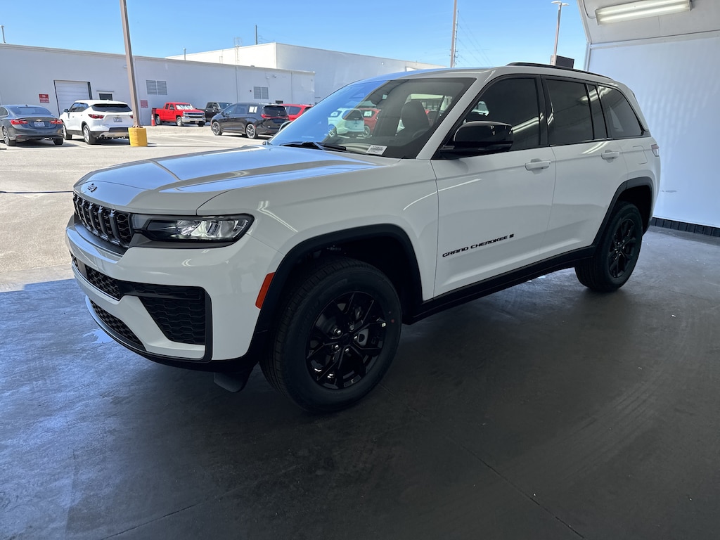 New 2026 Jeep Grand Cherokee Laredo Altitude SUV