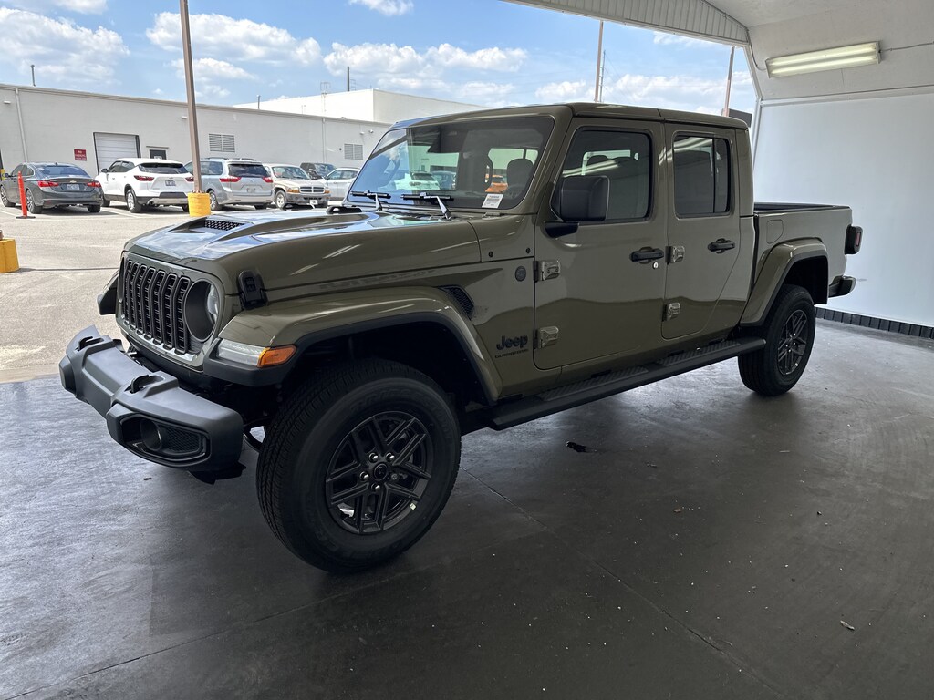 New 2026 Jeep Gladiator Sport S Pickup