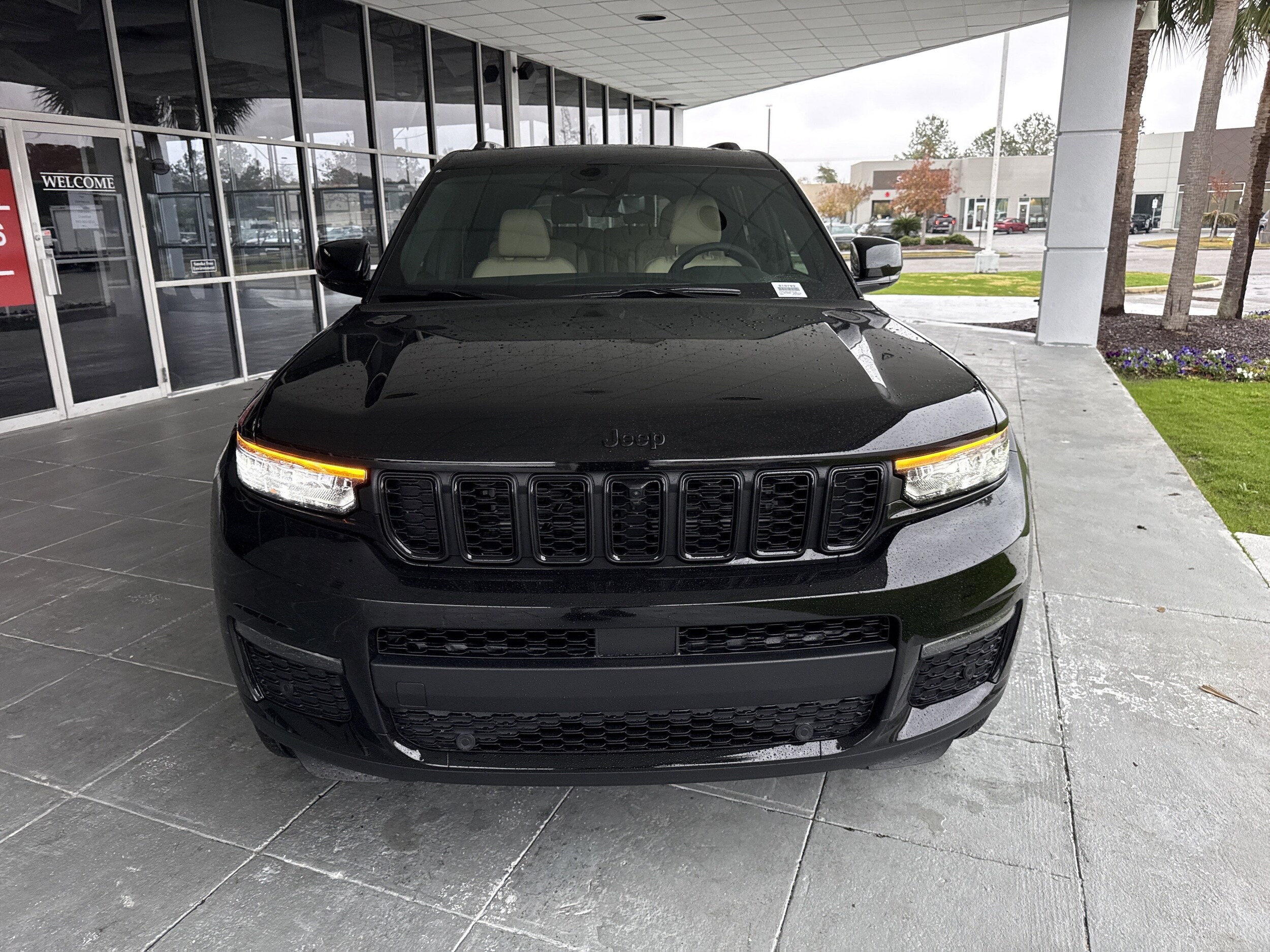 2025 Jeep Grand Cherokee Limited photo 2