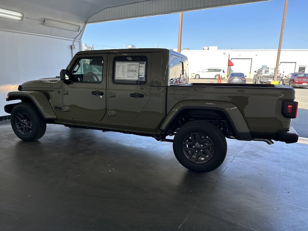 New 2026 Jeep Gladiator Sport S Pickup