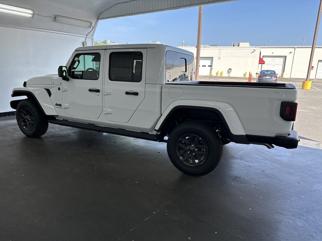 New 2026 Jeep Gladiator Sport S Pickup