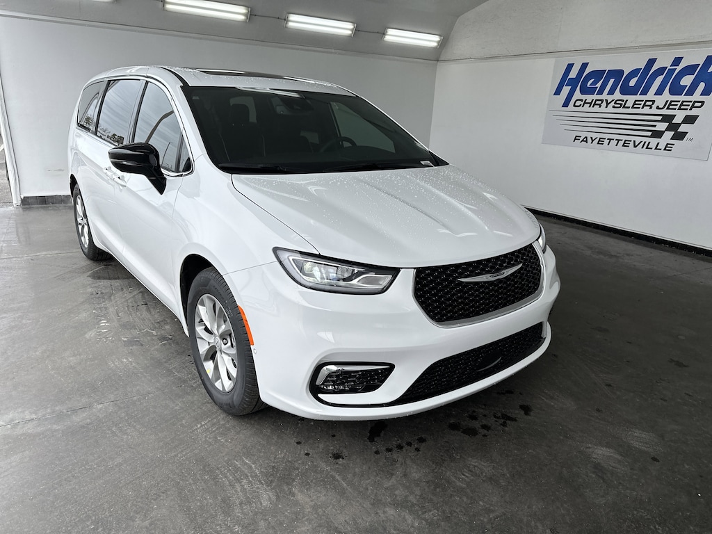 New 2026 Chrysler Pacifica Limited Minivan