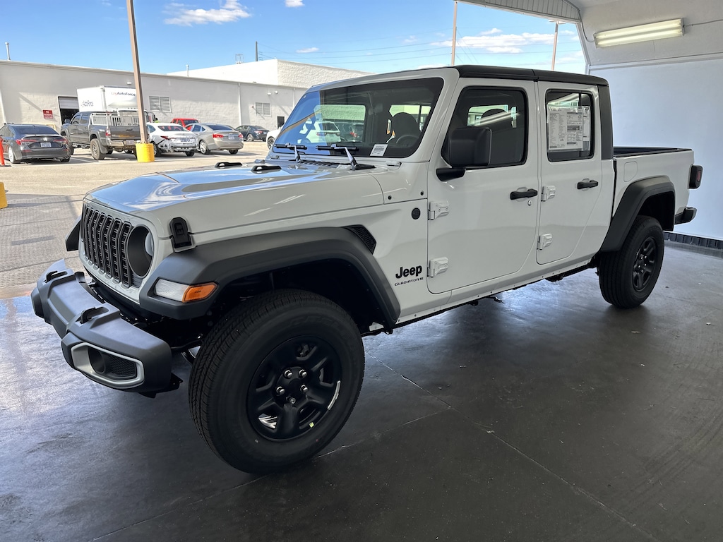 New 2025 Jeep Gladiator Sport Pickup