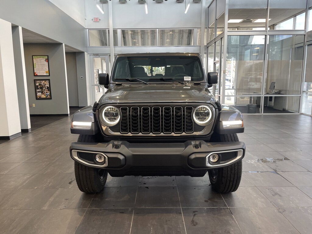 New 2026 Jeep Gladiator Sahara Pickup