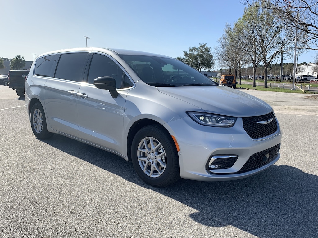 New 2026 Chrysler Pacifica Select Minivan