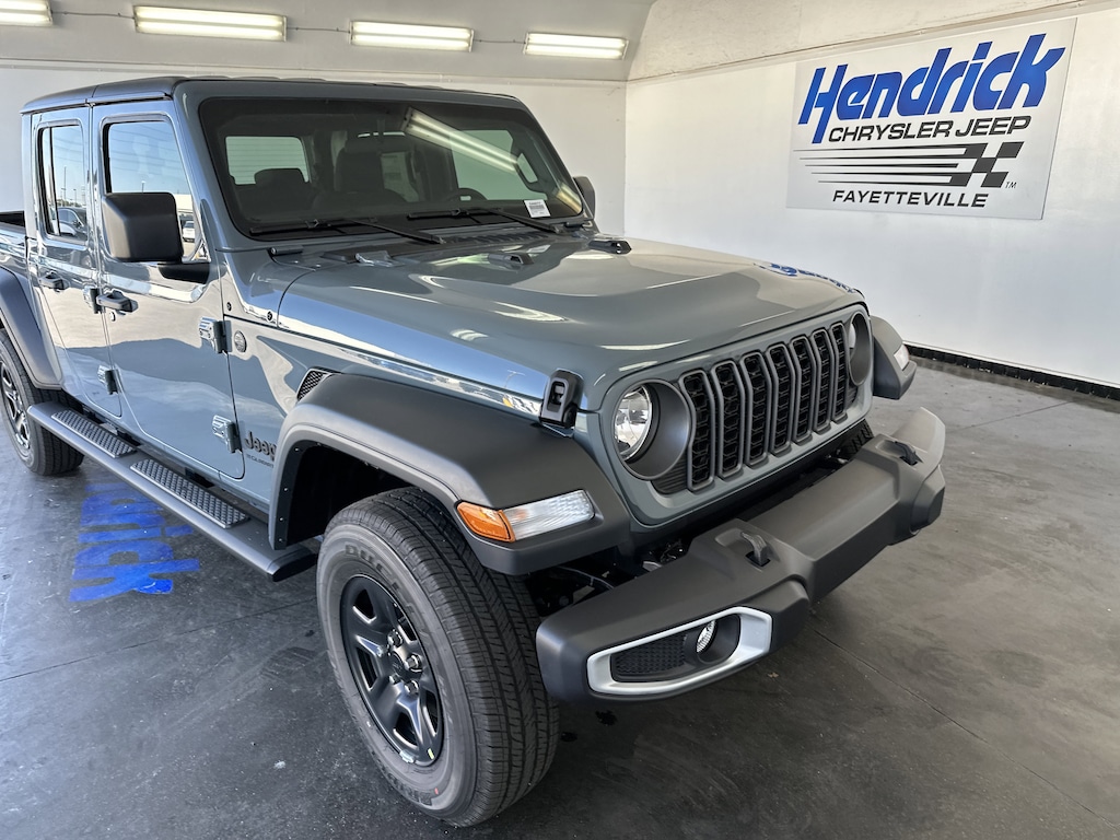 New 2025 Jeep Gladiator Sport Pickup