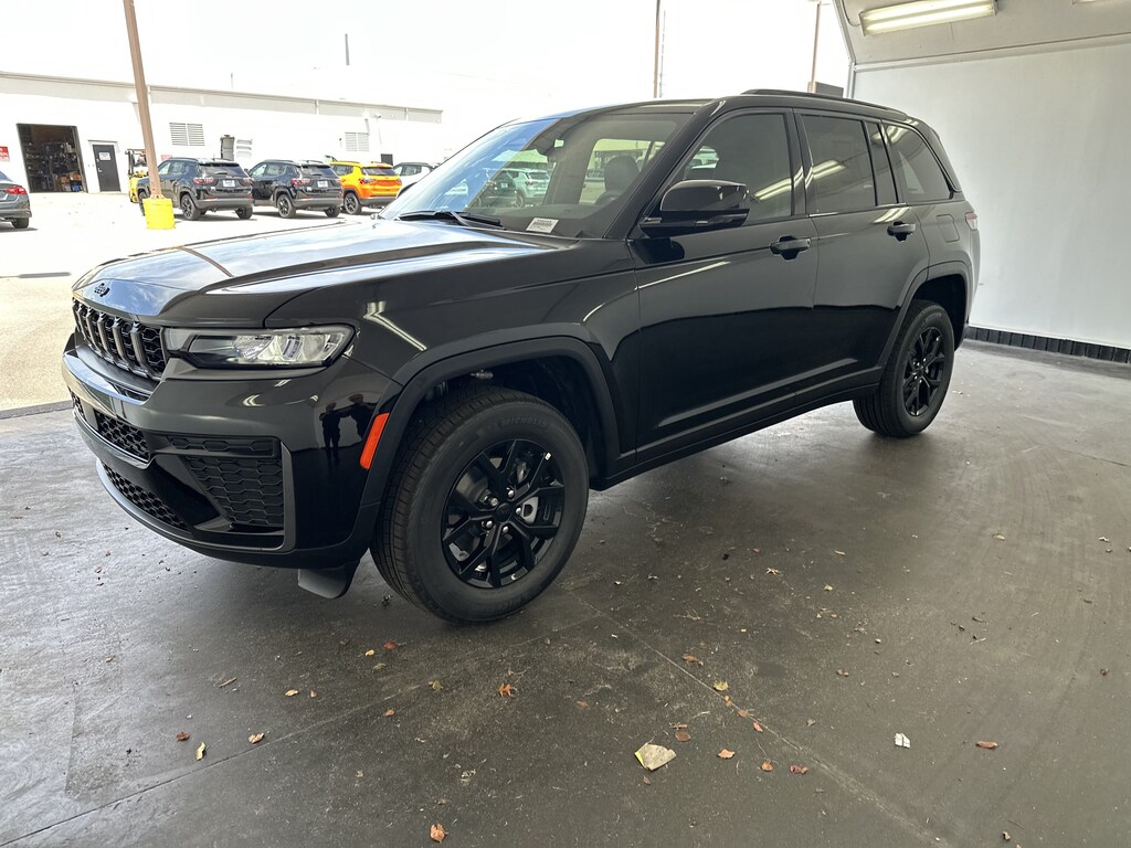 New 2026 Jeep Grand Cherokee Laredo Altitude SUV