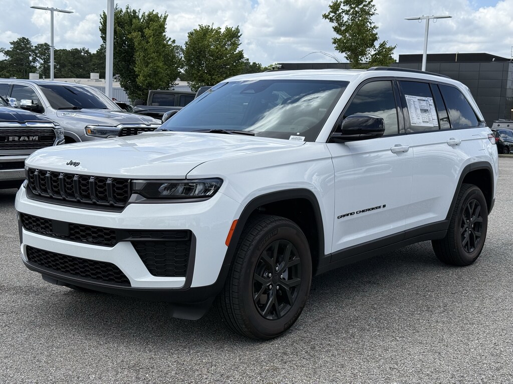 New 2026 Jeep Grand Cherokee Laredo Altitude SUV