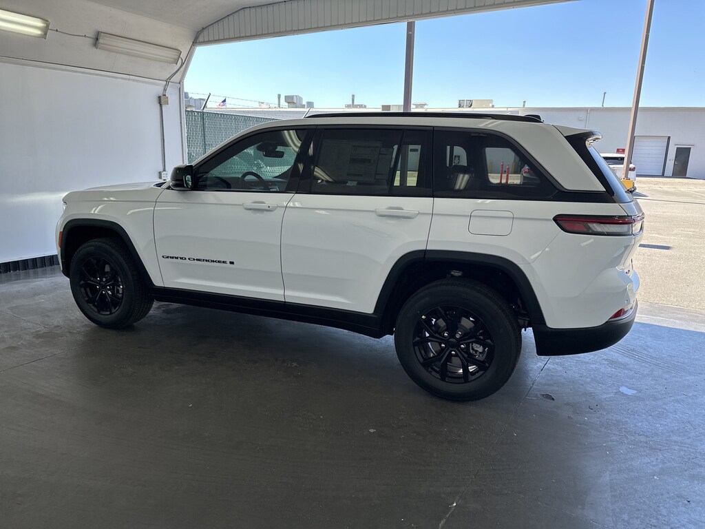 New 2026 Jeep Grand Cherokee Laredo Altitude SUV