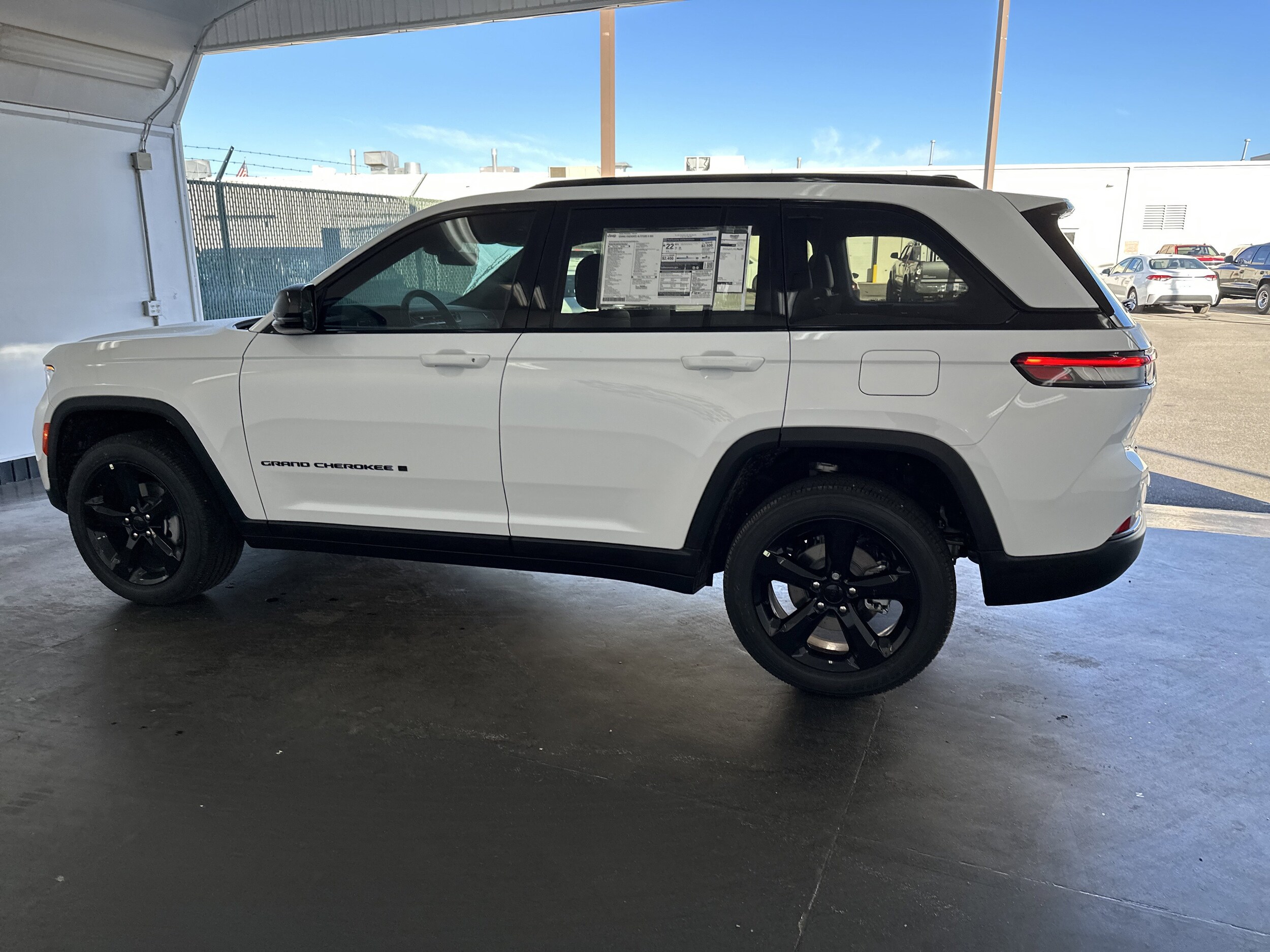 2025 Jeep Grand Cherokee Altitude X photo 3