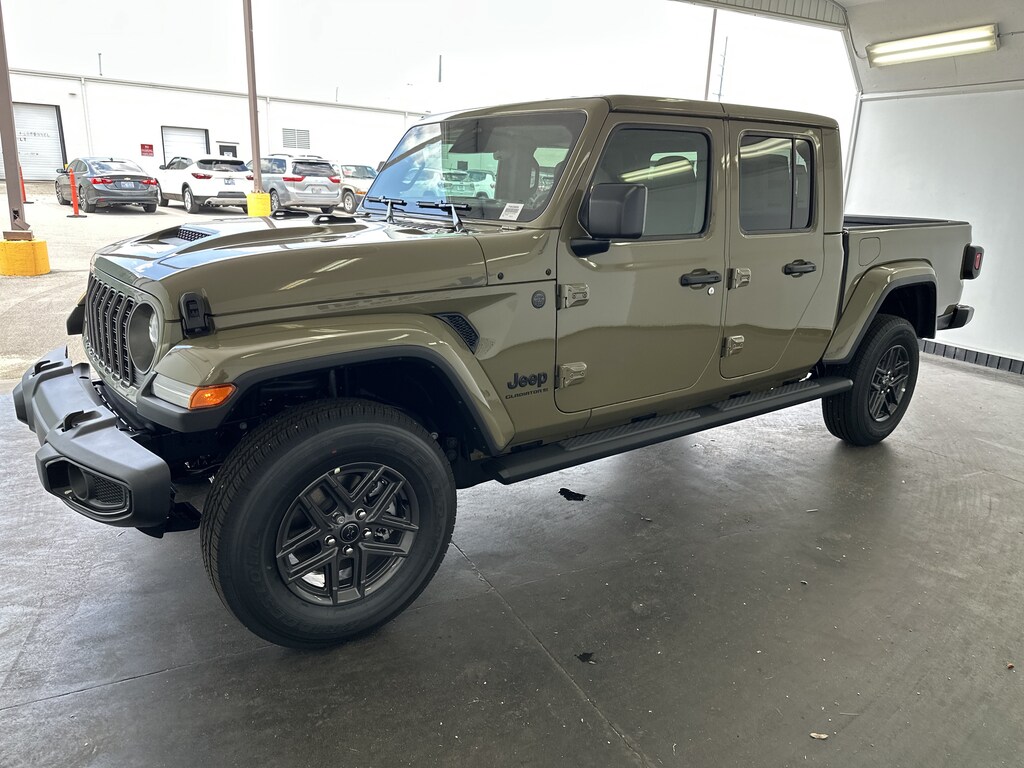 New 2026 Jeep Gladiator Sport S Pickup