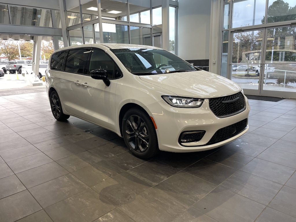 New 2026 Chrysler Pacifica Select Minivan