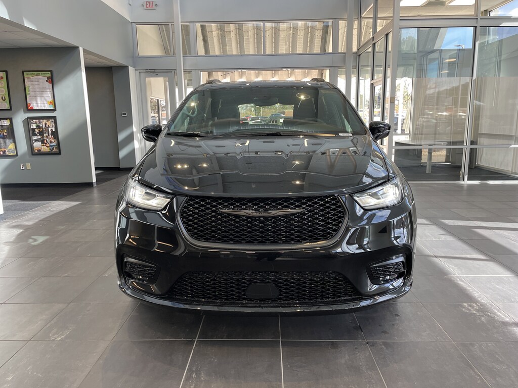 New 2026 Chrysler Pacifica Limited Minivan