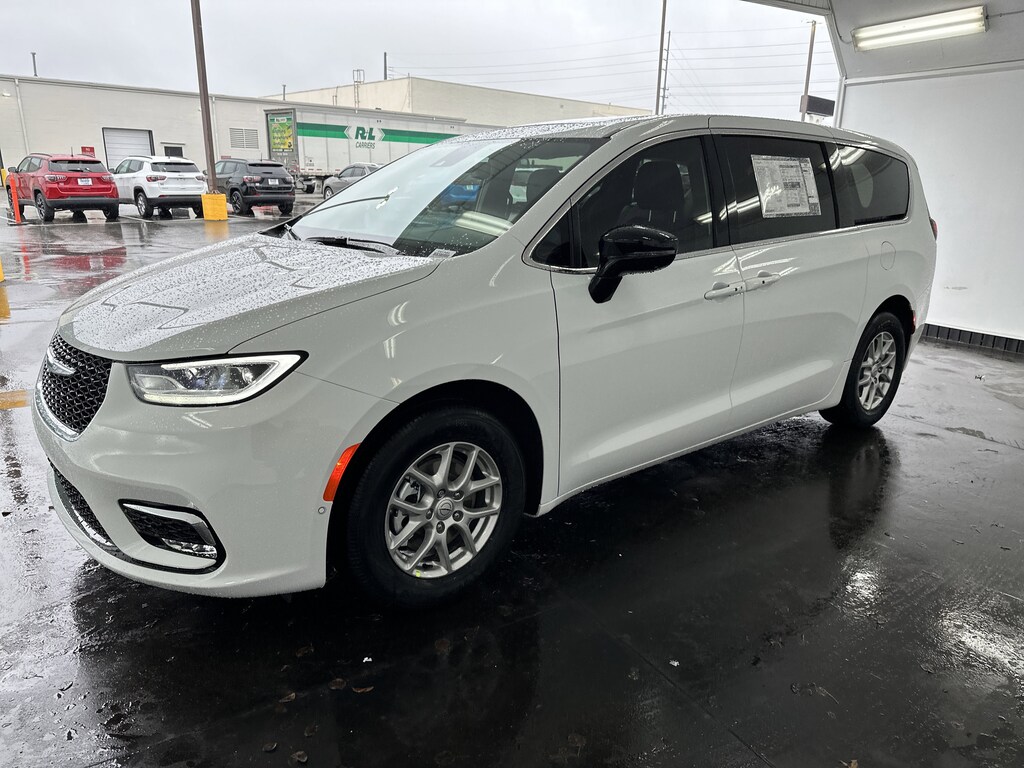 New 2026 Chrysler Pacifica Select Minivan