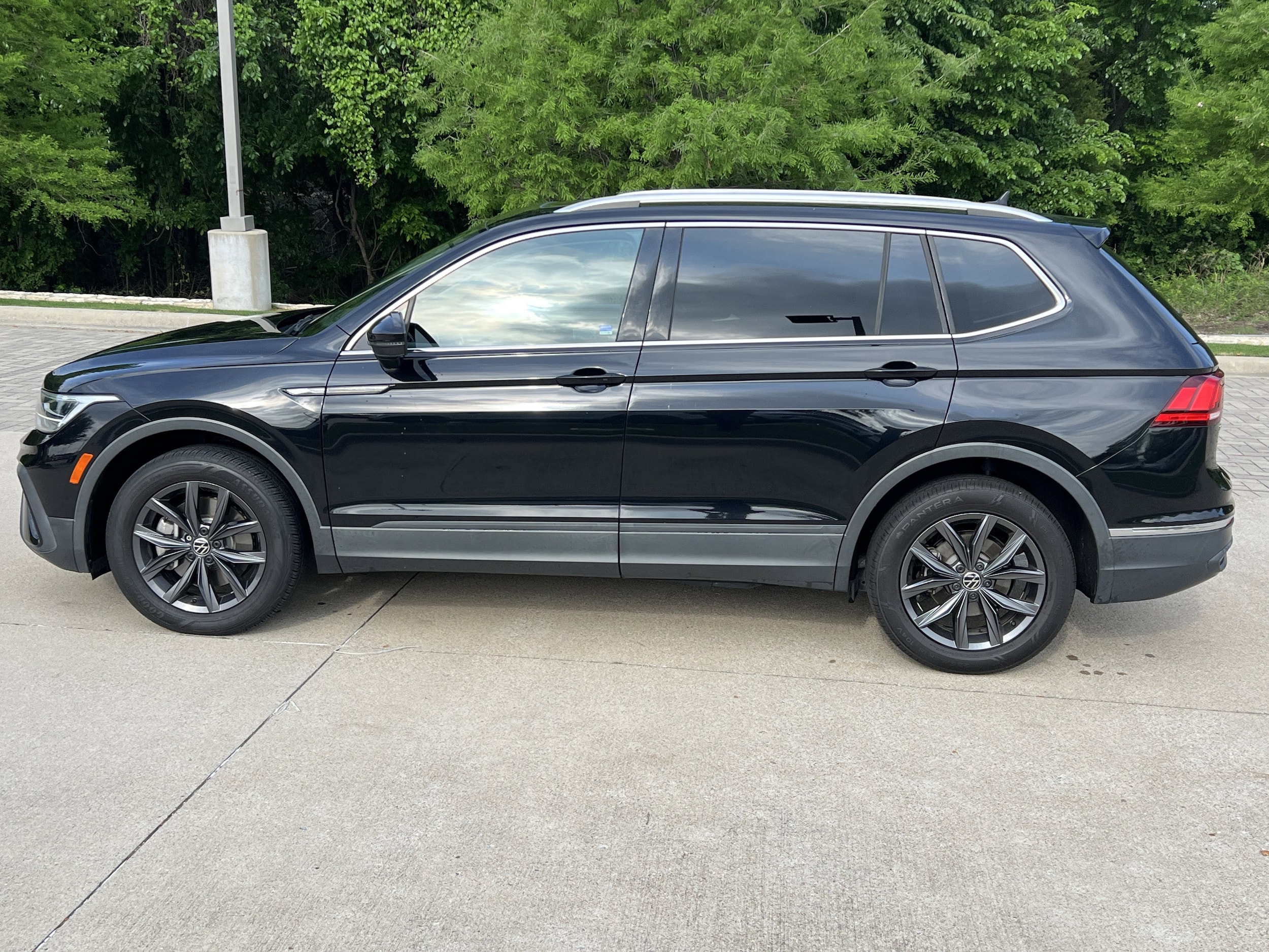 2022 Volkswagen Tiguan SE photo 6