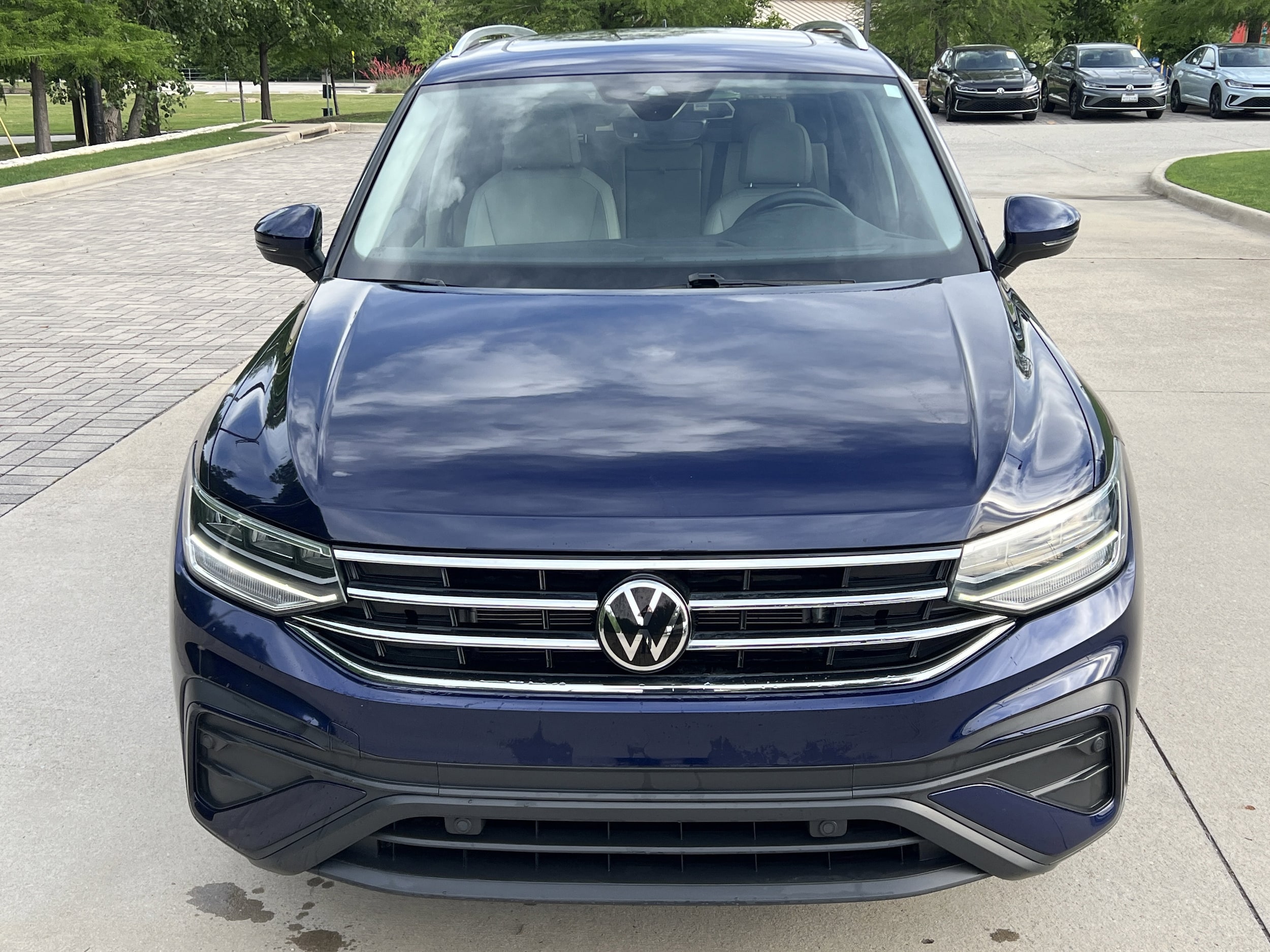 2023 Volkswagen Tiguan SE photo 2