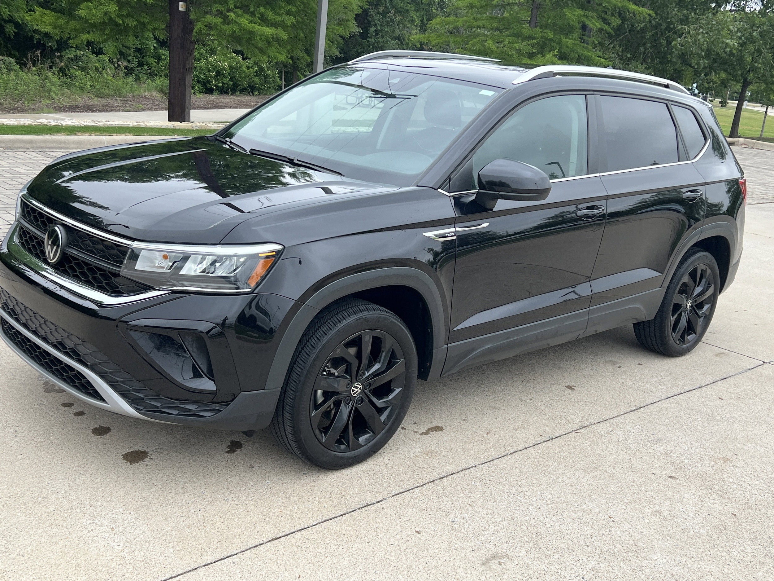 2023 Volkswagen Taos SE photo 4