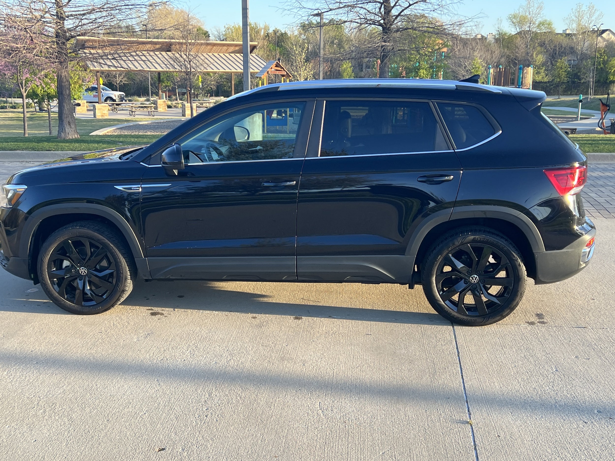 2023 Volkswagen Taos SE photo 6