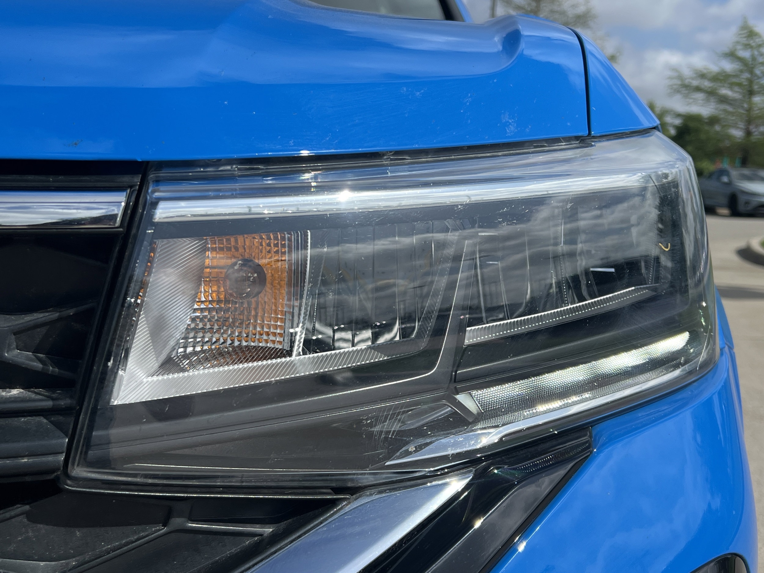 2023 Volkswagen Taos SE photo 5