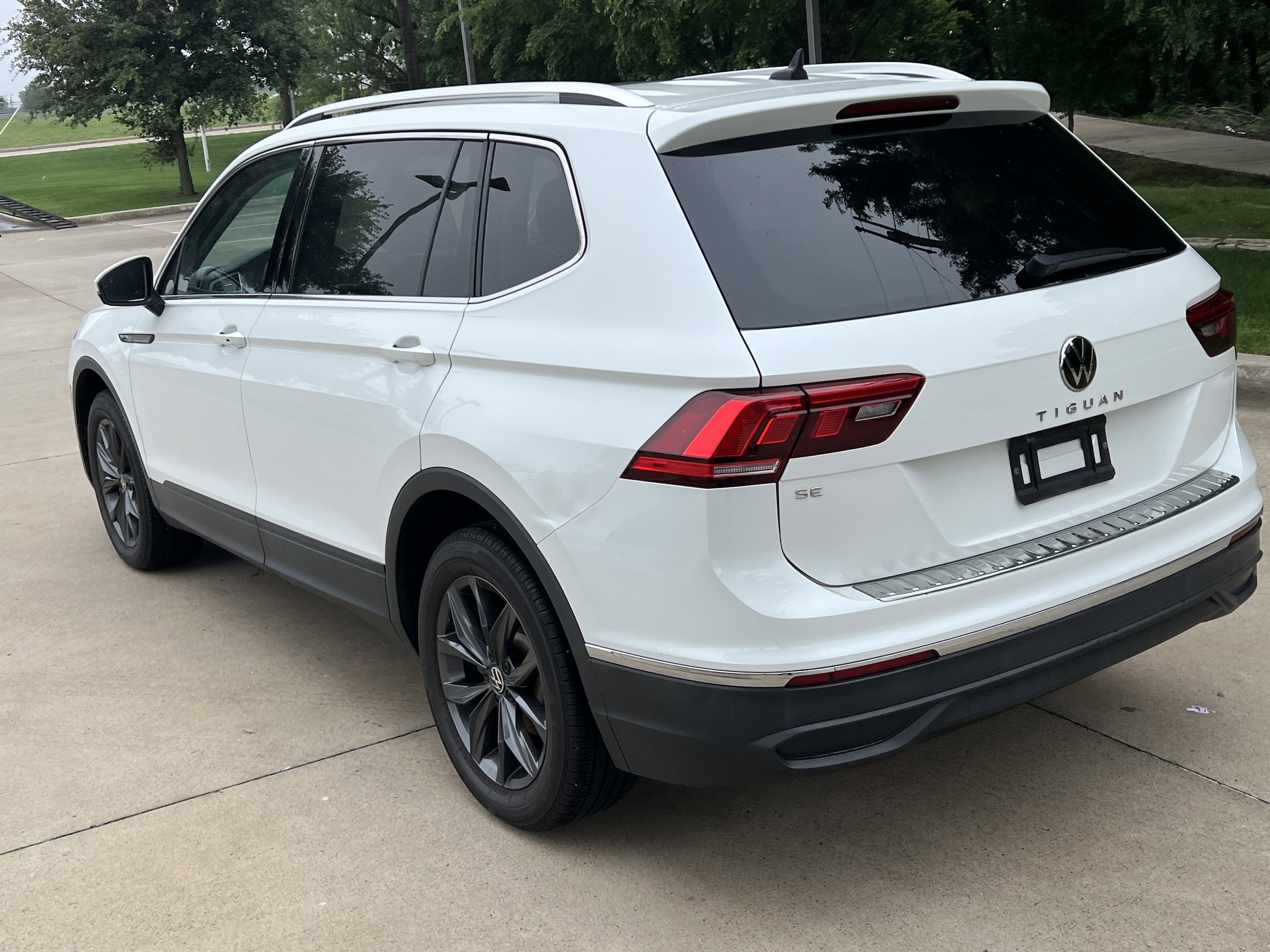 2023 Volkswagen Tiguan SE photo 6