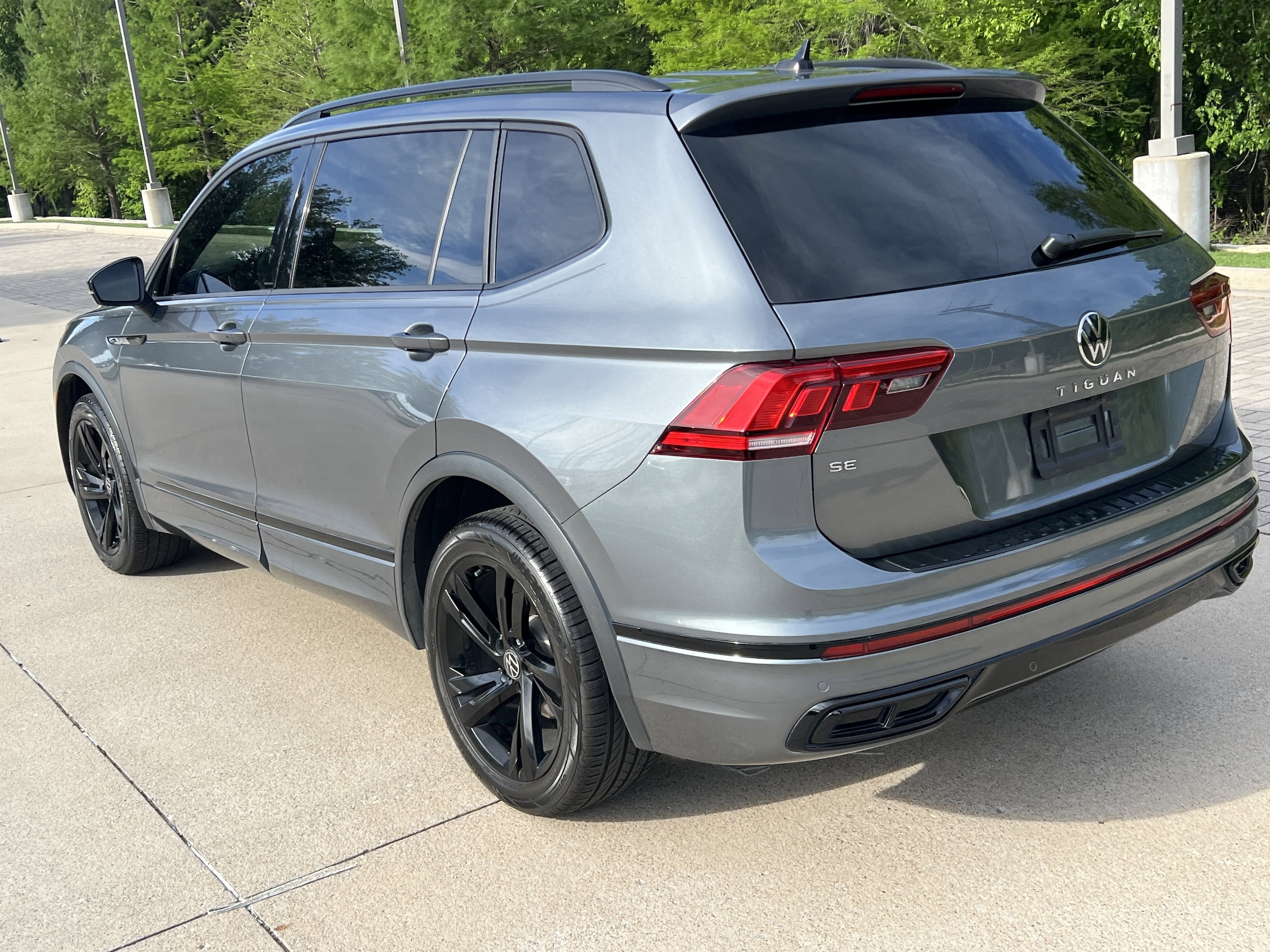 2023 Volkswagen Tiguan SE R-Line Black photo 3