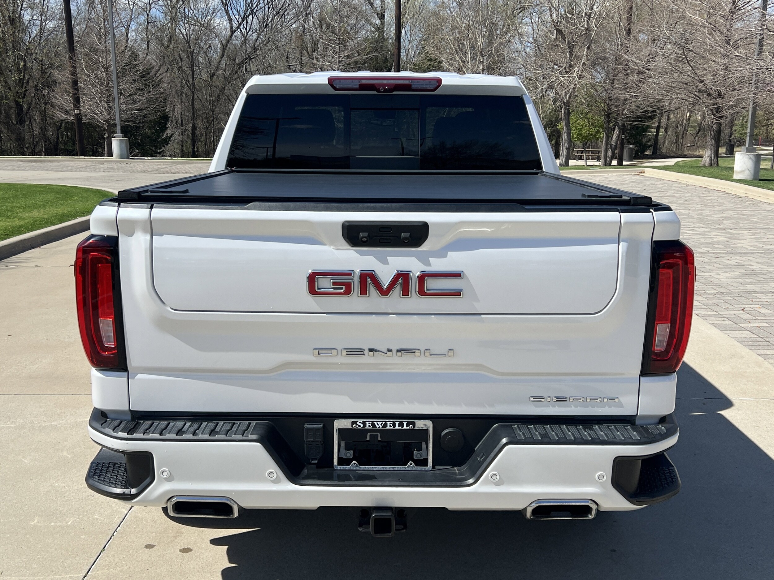 2024 GMC Sierra 1500 Denali photo 3