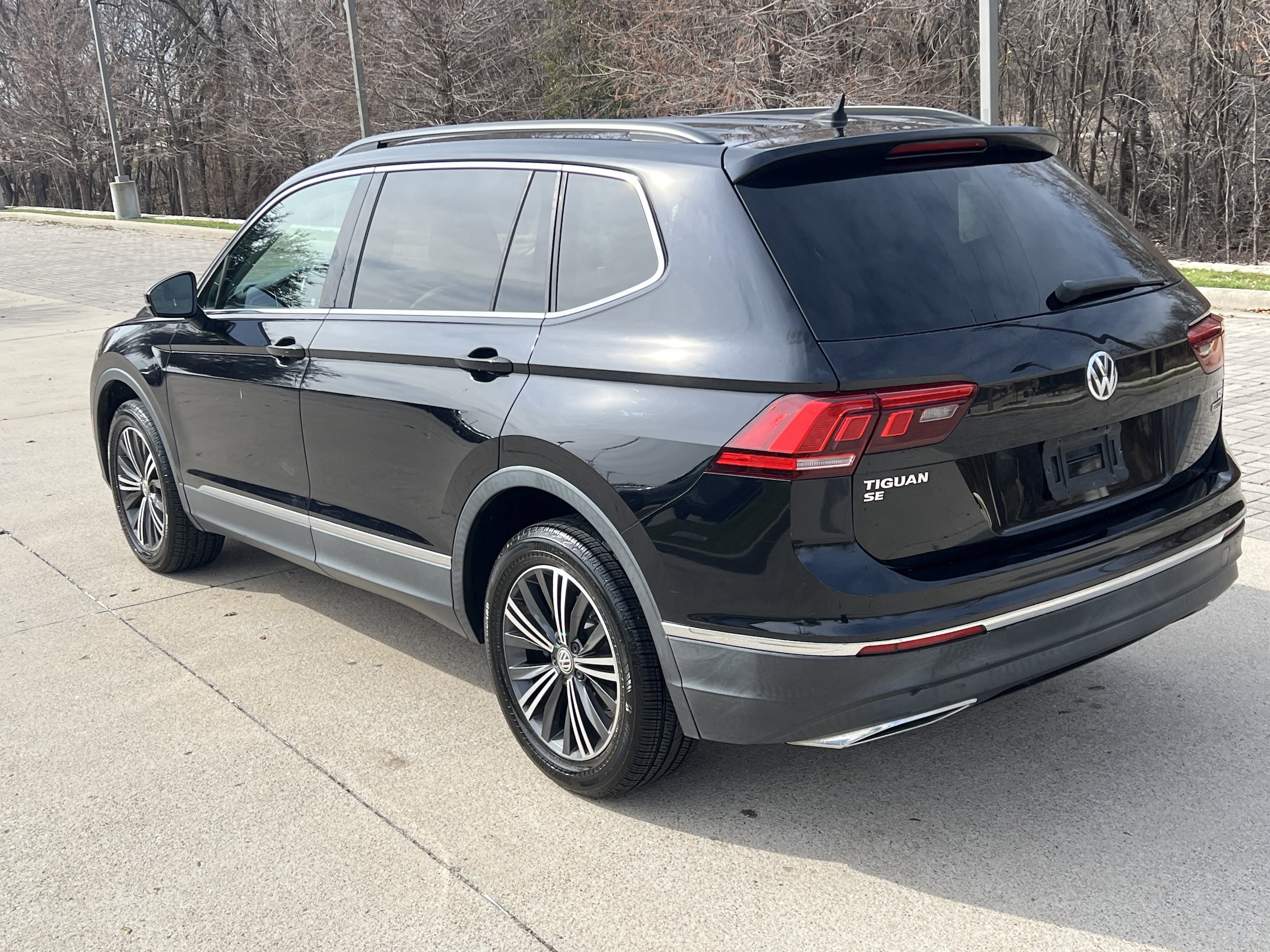 2018 Volkswagen Tiguan SE photo 3