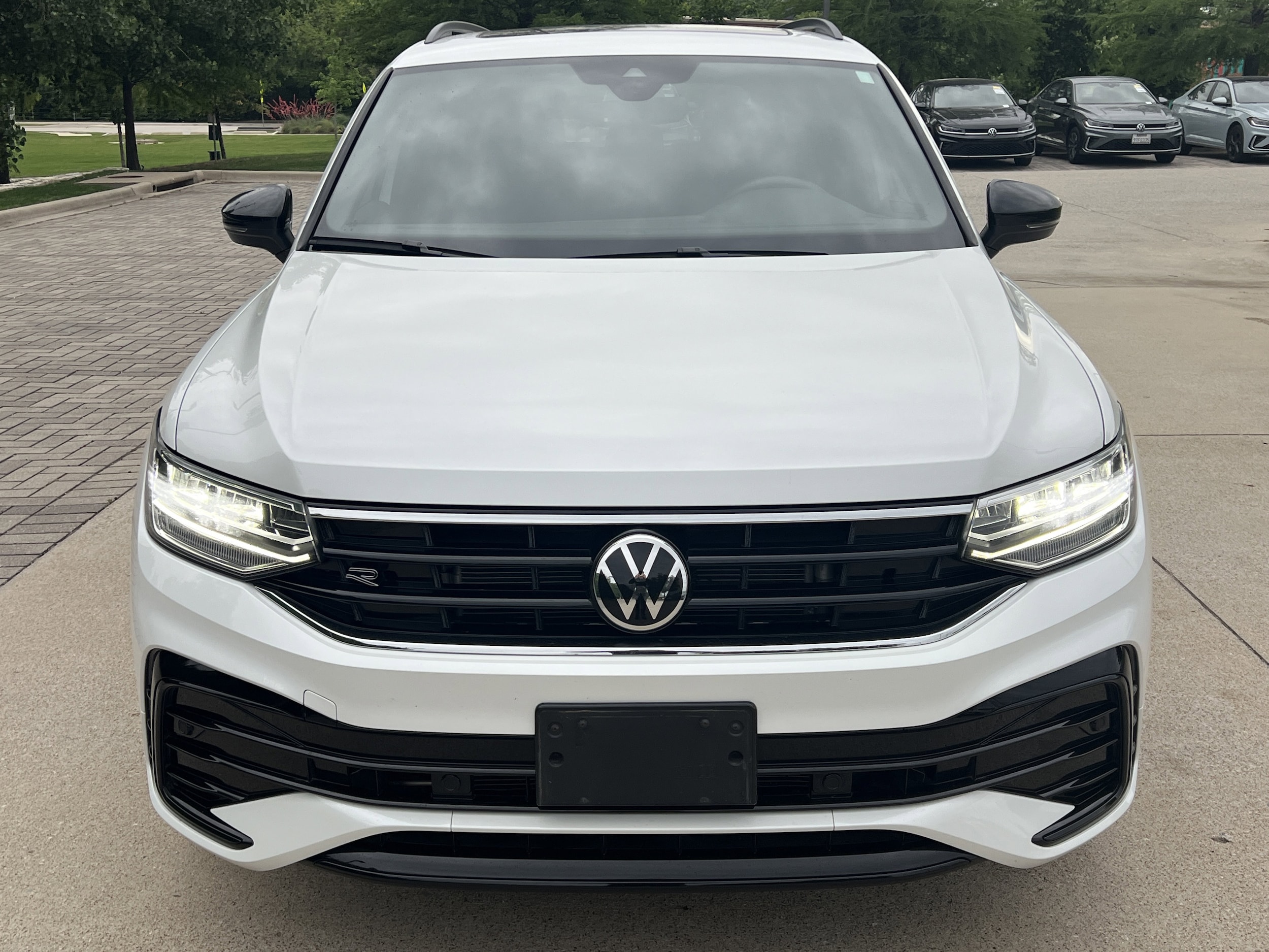 2024 Volkswagen Tiguan SE R-Line Black photo 2