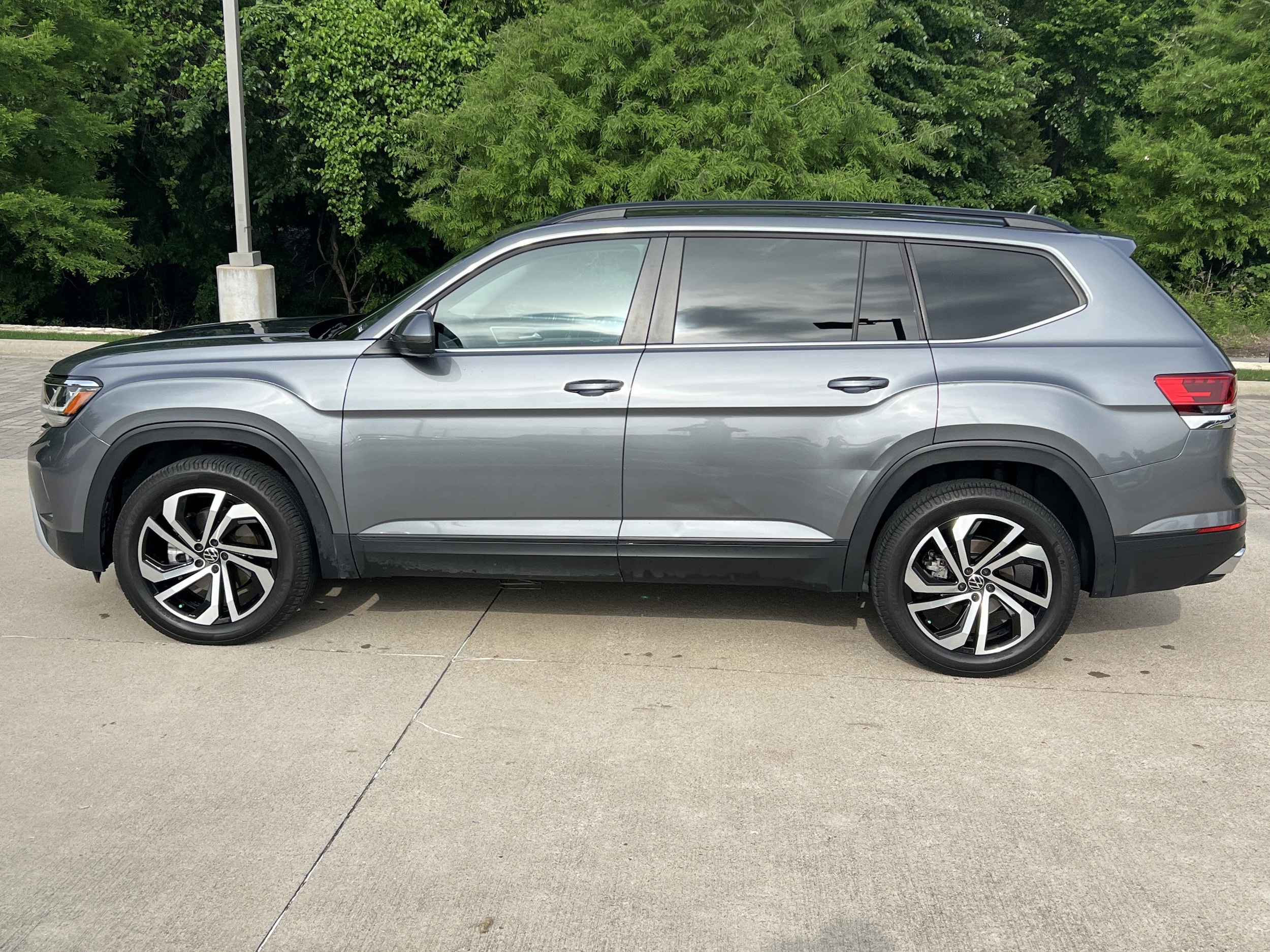 2023 Volkswagen Atlas 3.6L V6 SE w/Technology photo 5