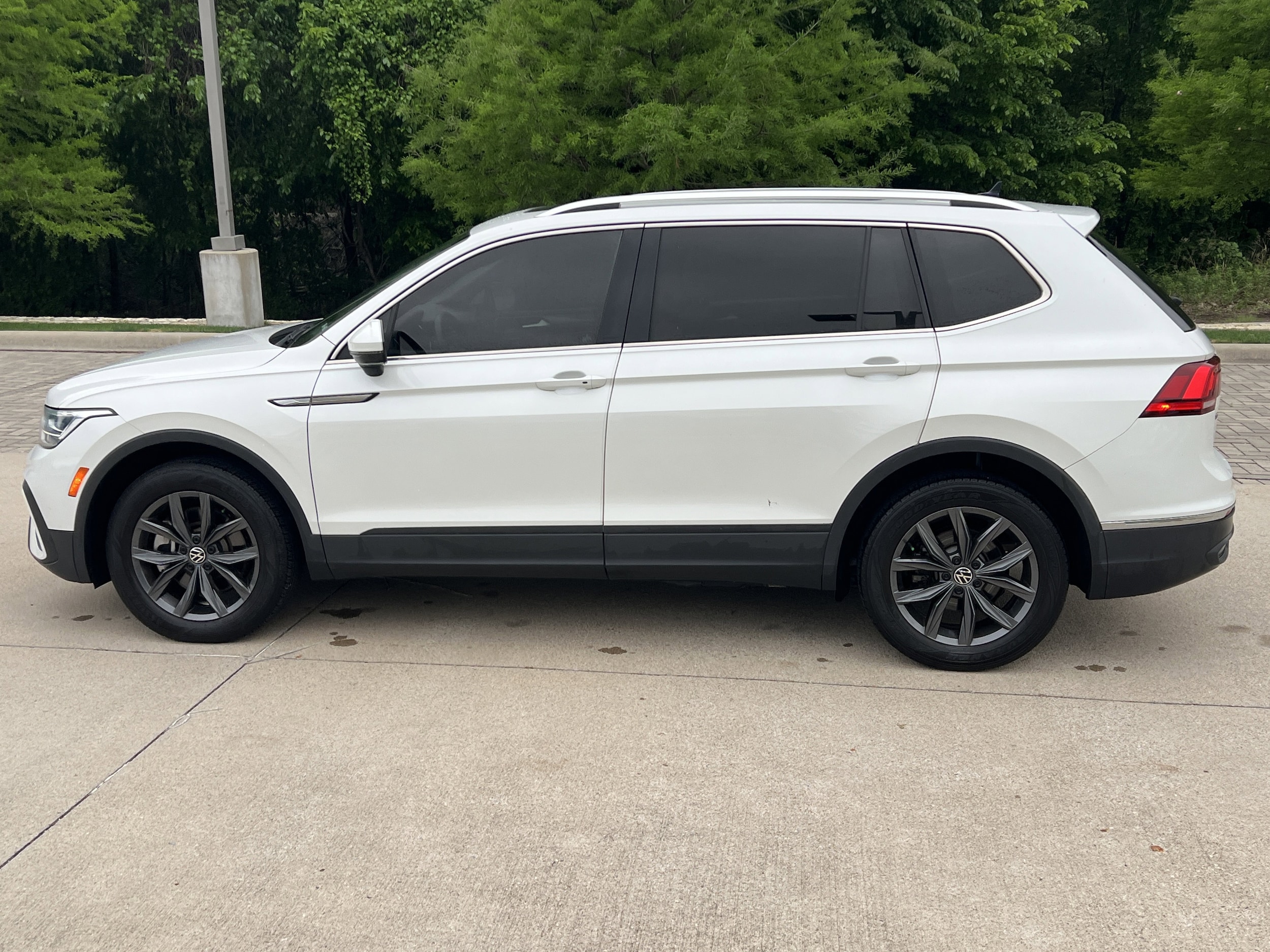 2023 Volkswagen Tiguan SE photo 6