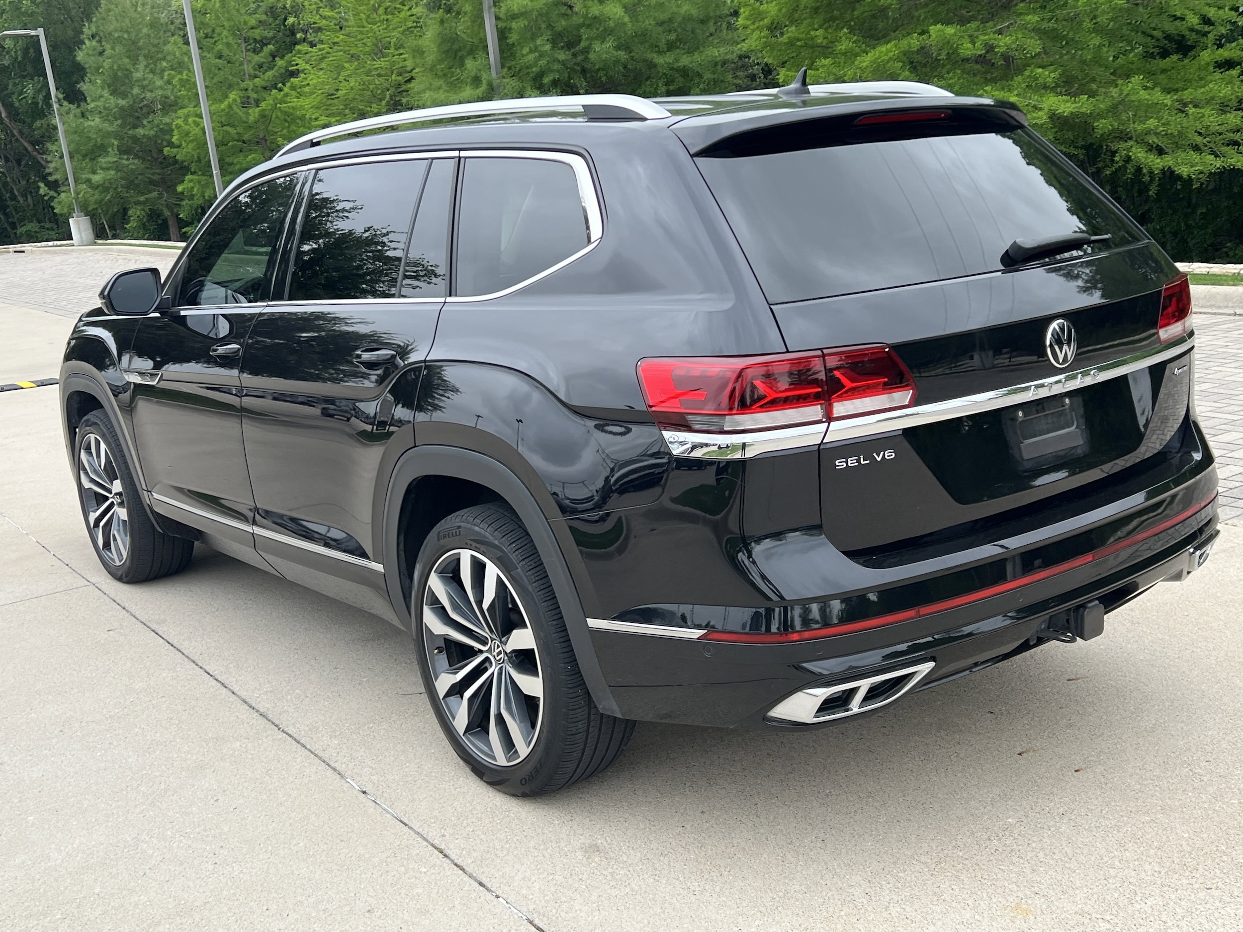 2023 Volkswagen Atlas 3.6L V6 SEL Premium R-Line photo 6