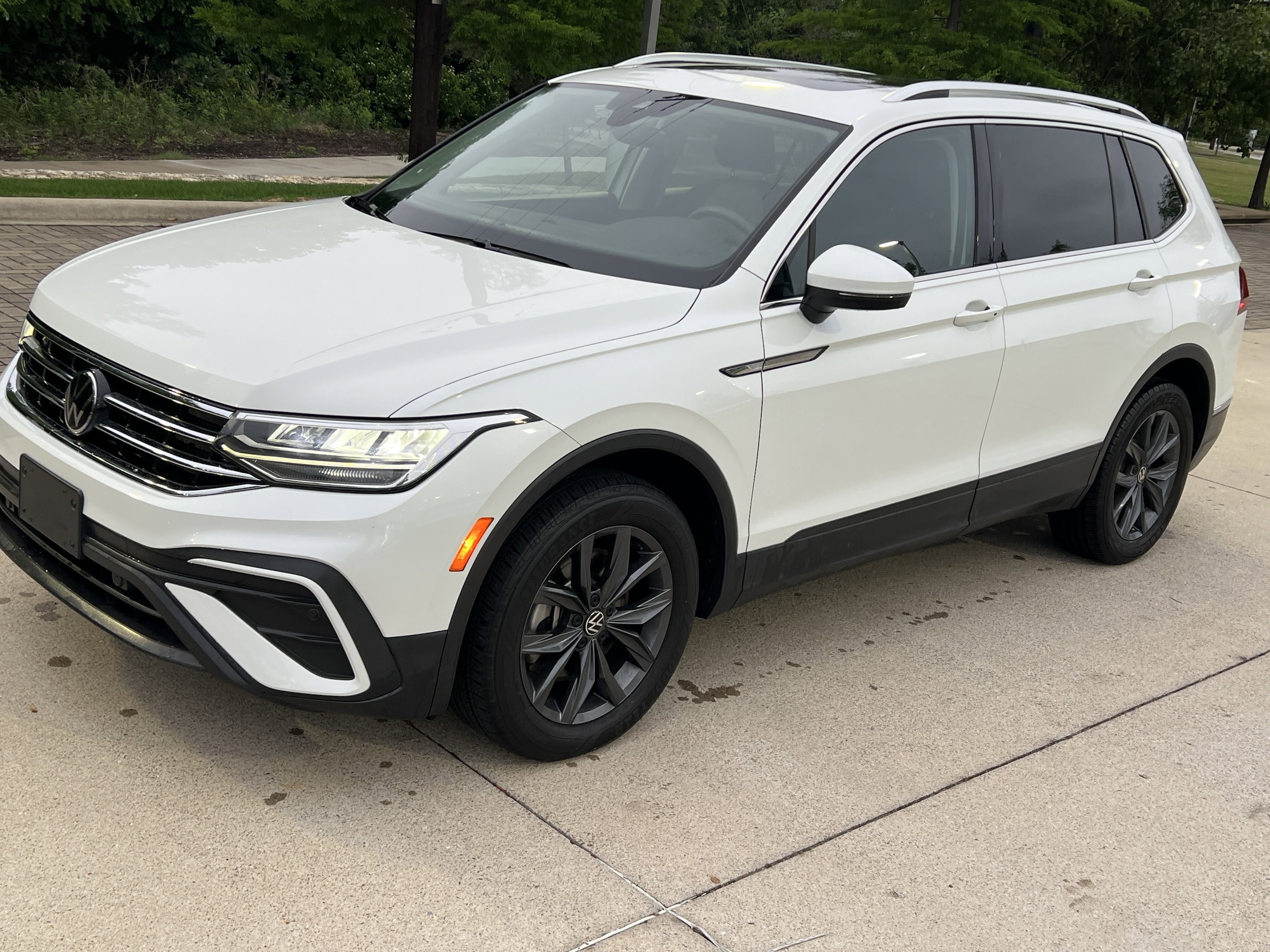 2023 Volkswagen Tiguan SE photo 4